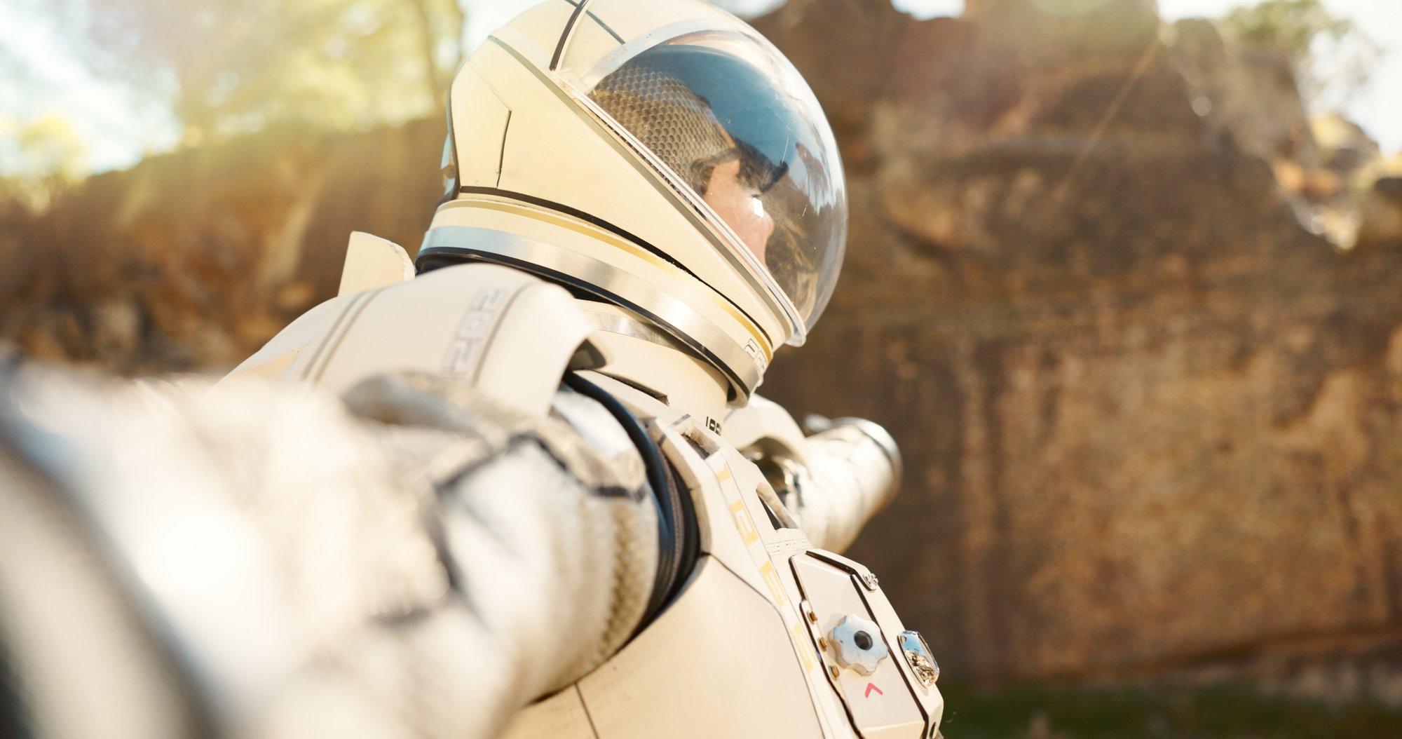astronaut-outdoor-and-tourism-of-planet-helmet-a-2025-04-06-08-56-46-utc
